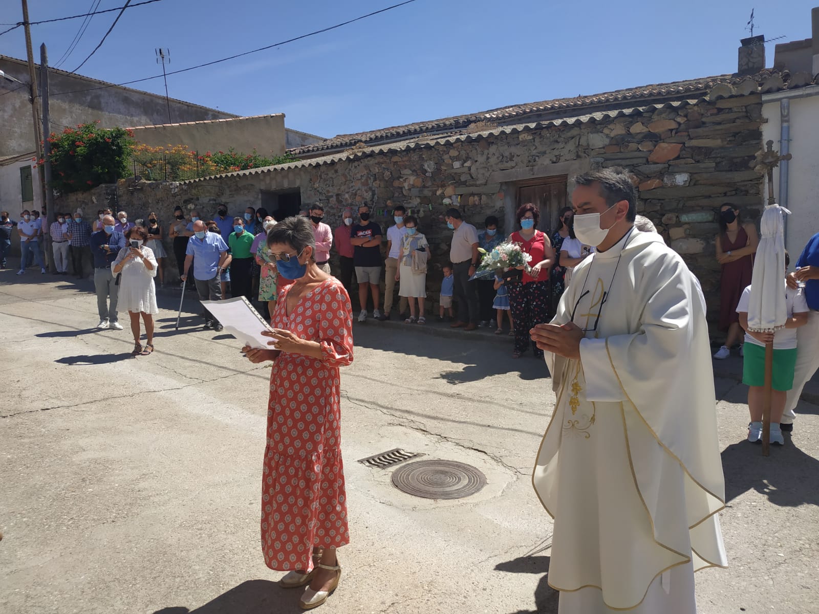 Foto 6 - La imagen de Nuestra Señora de las Nieves procesiona en Amatos de Alba