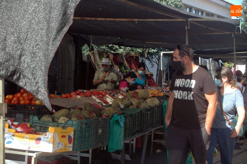 Foto 3 - Buena afluencia de público y comerciantes al mercadillo especial del 15 de agosto en Trabanca  