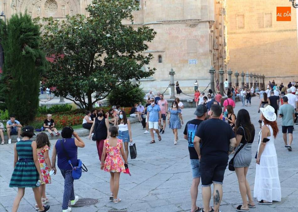 El centro de Salamanca, con gente llevando mascarilla