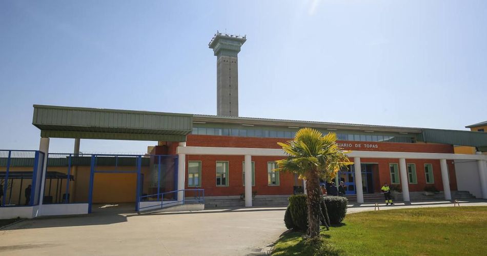 Entrada principal de la cárcel de Topas. Foto de archivo