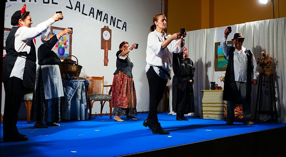 Foto 5 - Éxito del taller de teatro de mayores de Calzada de Valdunciel
