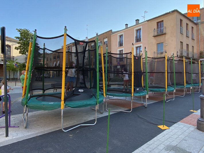 Foto 5 - Las plazas se convierten en un gran parque infantil de juegos 
