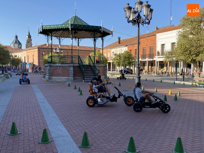 Foto 2 - Las plazas se convierten en un gran parque infantil de juegos 