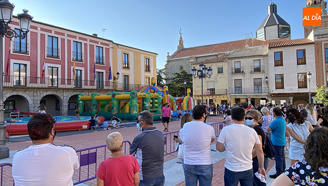 Cientos de familias se daban cita en las plazas para vivir la fiesta infantil de ferias