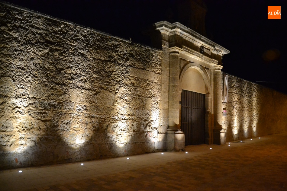 As&iacute; luce por las noches el Convento de Las Claras con su nueva iluminaci&oacute;n art&iacute;stica  