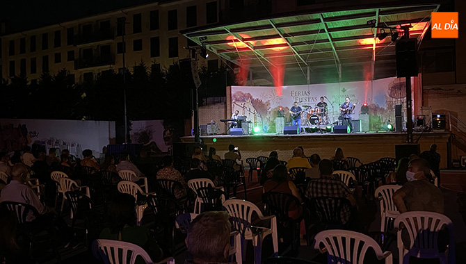 Puntos Suspensivos y The Floyd Band ofrecierón un variado concierto el sábado de fiestas en Peñaranda