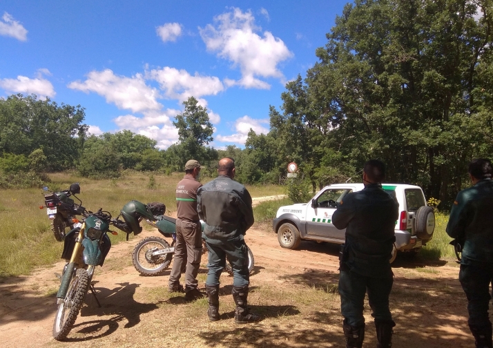 Agentes medioambientales y la Guardia Civil realizan controles de circulación a vehículos de motor fuera de caminos y pistas