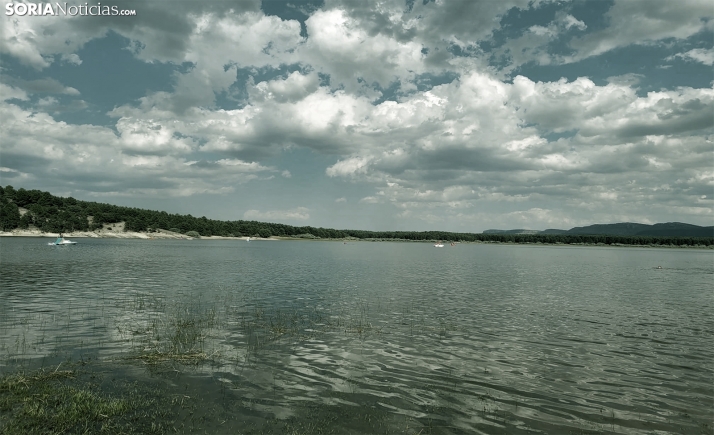 El embalse pierde 5,7 hectómetros de agua en una semana