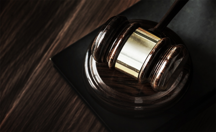 Condenado en Salamanca a dos años de cárcel por abusar de su hija menor mientras le ponía películas pornográficas