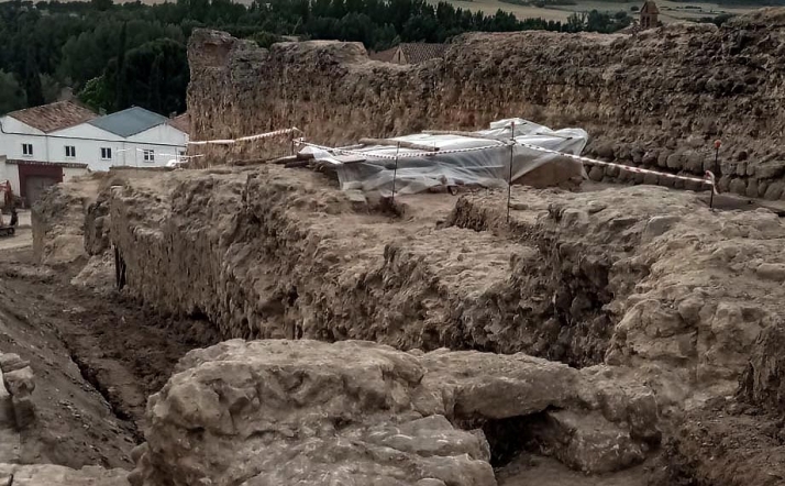 Las obras en la muralla de Almazán sacan a la luz tres hornos cerámicos