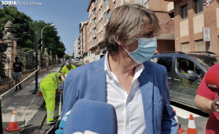 El alcalde en su comparecencia ante los medios informativos este viernes. /SN