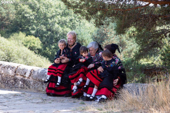 GALERÍA: Covaleda saca las piñorras del armario y no es por San Lorenzo