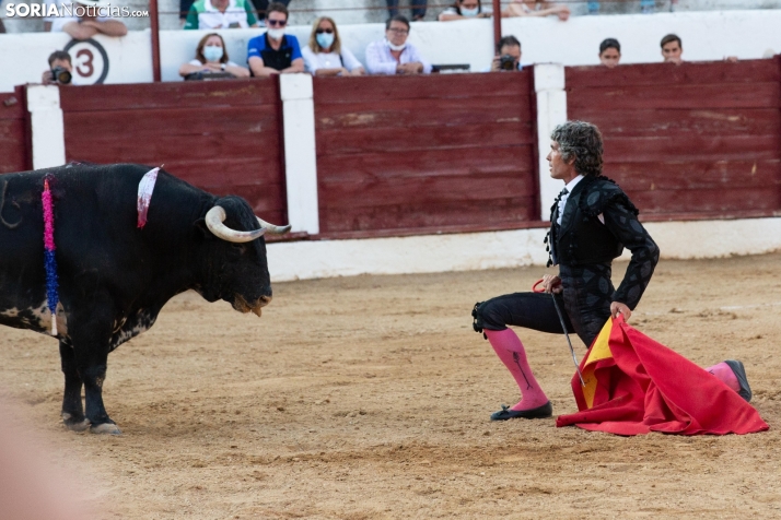 Fotos: Puerta Grande para Juan Ortega y una oreja para Rubén Sanz en Almazán