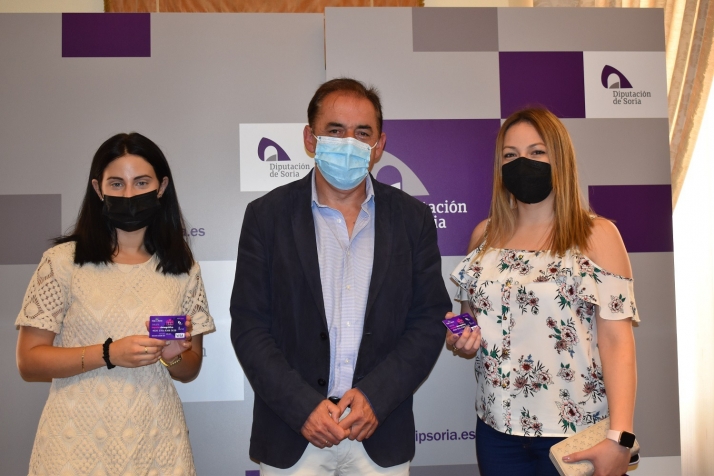 La Diputación comienza la entrega de los Cheque Bebé, con un extra por nacimiento
