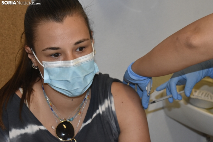 GALERÍA: Los jóvenes sorianos responden y reciben el primer pinchazo contra el Covid