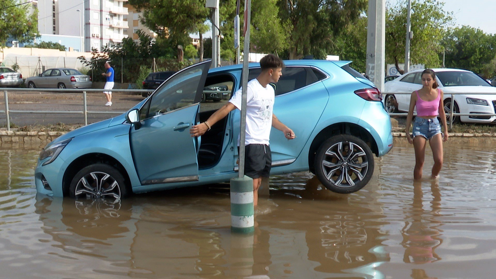 Inundaciones en Sagunto (Valencia) tras una tromba de agua que ha dejado más de 220 litros/m2 en cuatro horas. Foto: EP