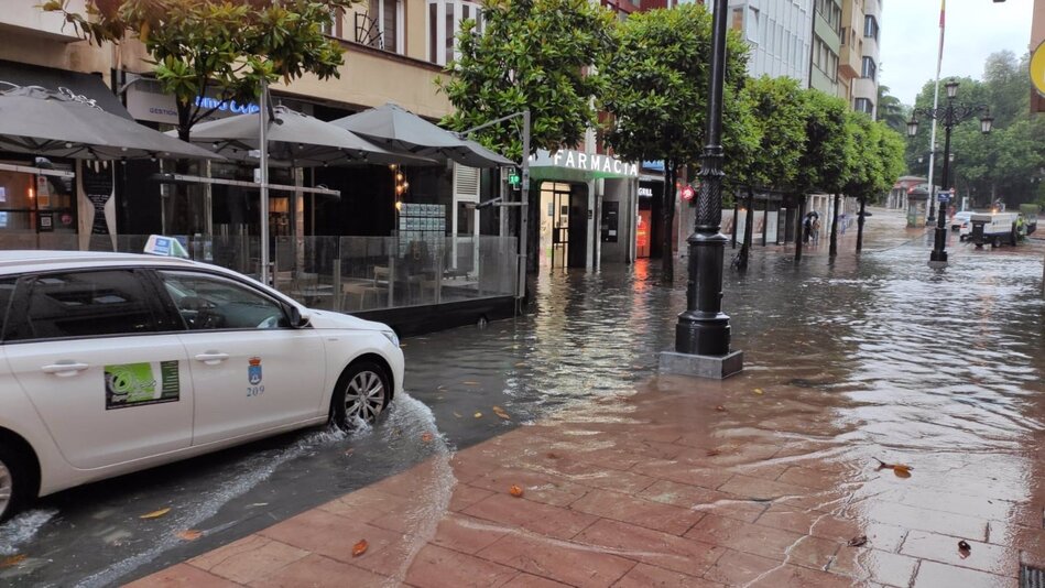 Inundación en Oviedo. Foto: EP