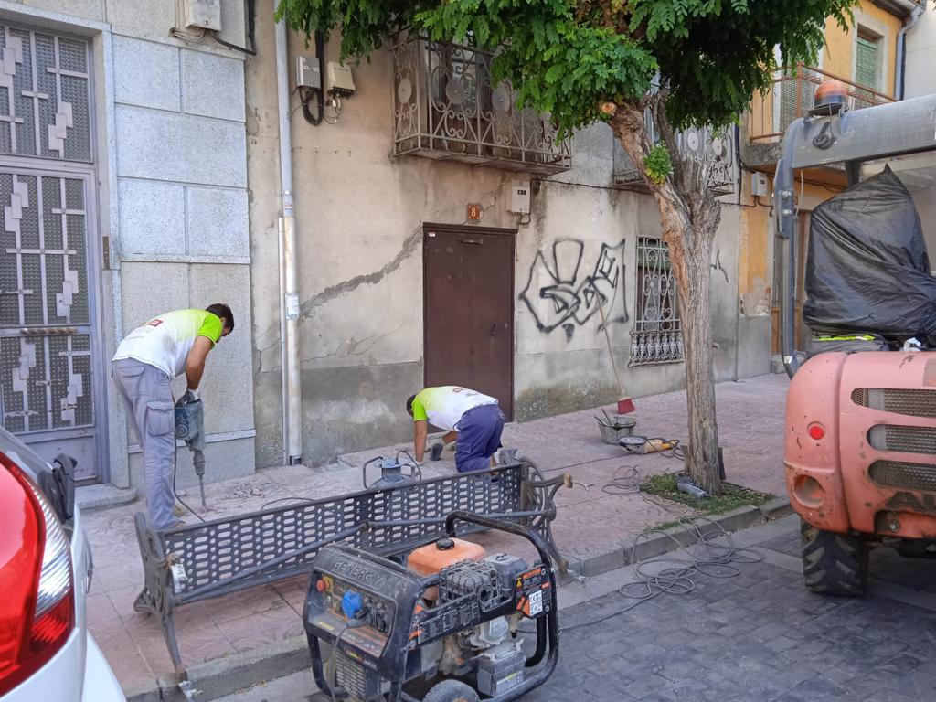 Foto 4 - Trabajos de mantenimiento en los campos de fútbol de La Dehesa y en el CEIP Santa Teresa