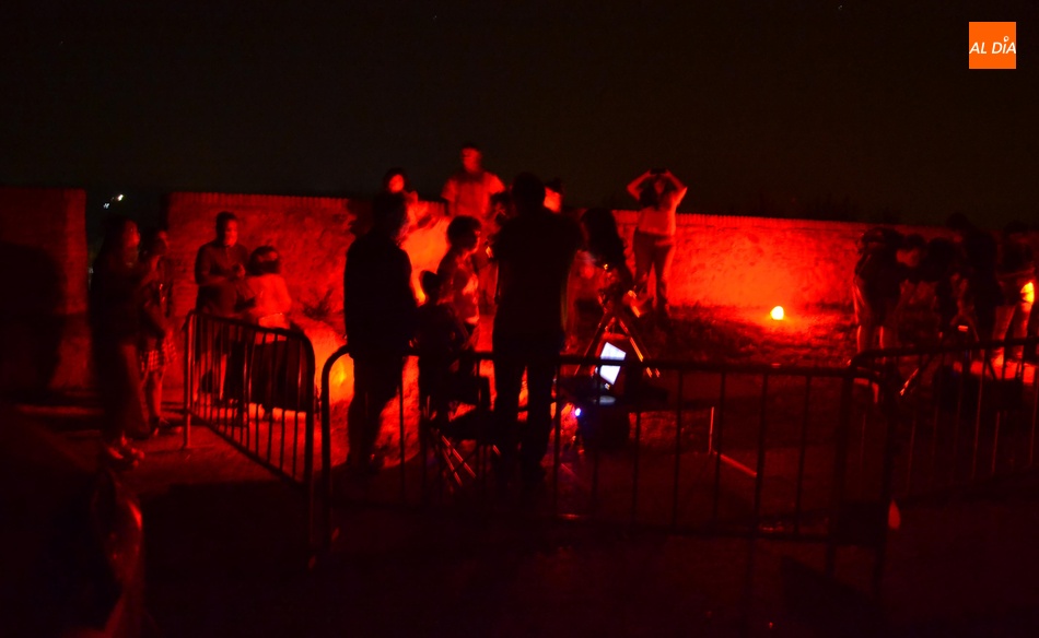 Foto 4 - Espléndida noche de observación estelar desde varios rincones de la muralla  