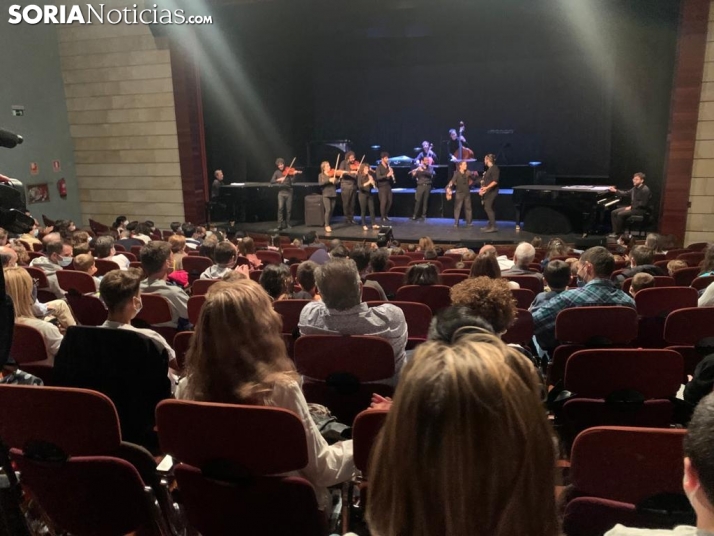 Música y títeres animan a los más pequeños en el Palacio de la Audiencia