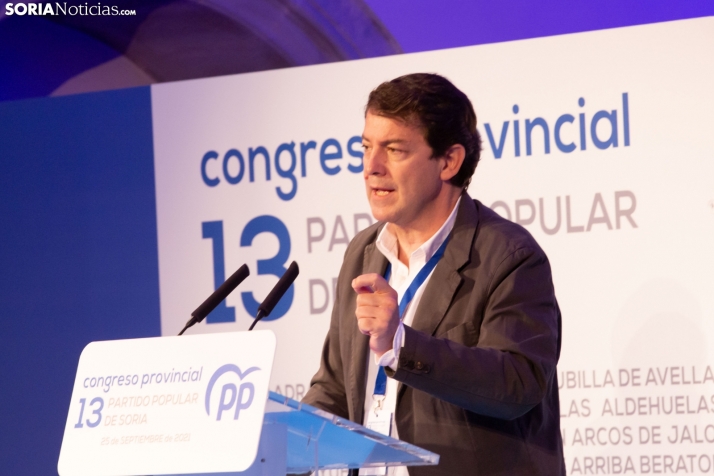 Mañueco anuncia un plan de 100 millones para combatir la soledad no deseada