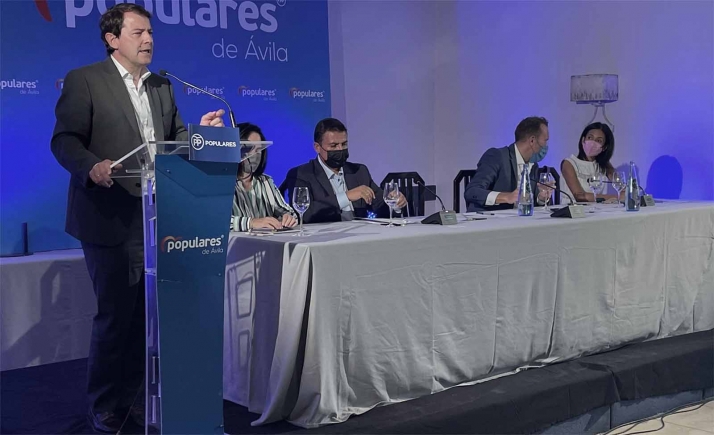 Mañueco afirma que no habrá ni un paso atrás en la calidad de la sanidad rural