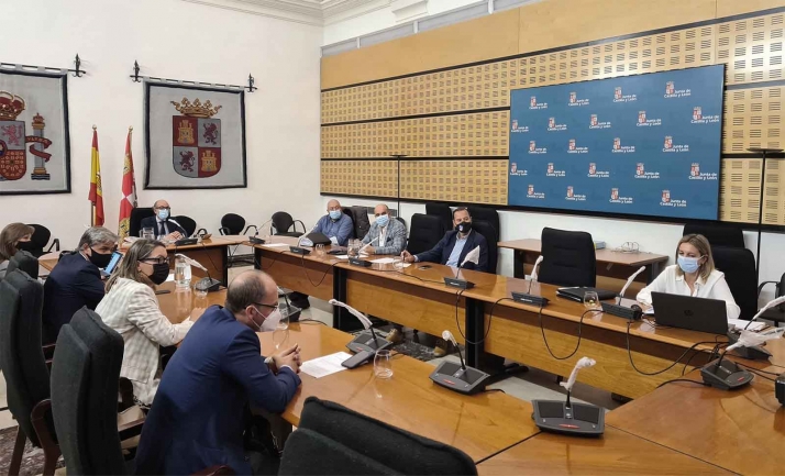 La Junta y sector hotelero analizan la propuesta del Gobierno para financiar proyectos de eficiencia energética en los hoteles