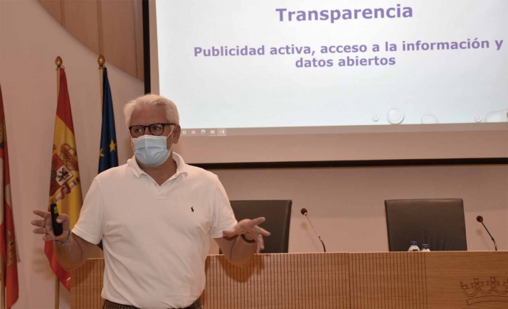 Los empleados públicos tenemos que ser conscientes de que tenemos que abrir la información que generamos y ofrecerla a la ciudadanía