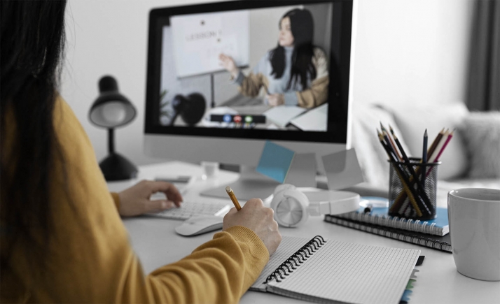 En el curso 2021-2022 habrá más de 18.000 plazas para que los docentes de la Comunidad se formen a distancia