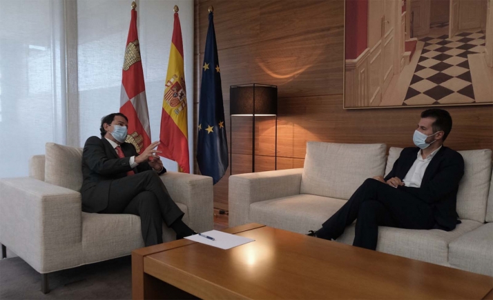 Mañueco agradece a Tudanca su disposición al diálogo en la mejora de la sanidad pública en Castilla y León