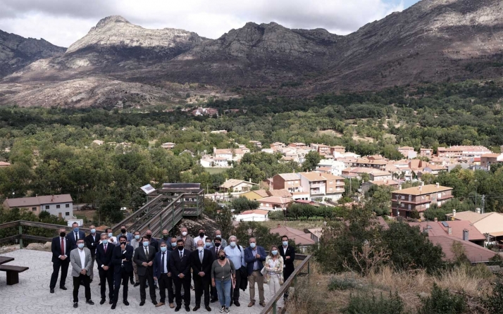 Mañueco compromete medidas de apoyo durante al menos diez años para la recuperación de la zona afectada por el incendio de la Sierra