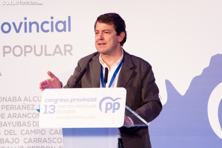 Mañueco advierte de que la evolución hacia la movilidad sostenible precisa de apoyo de las administraciones