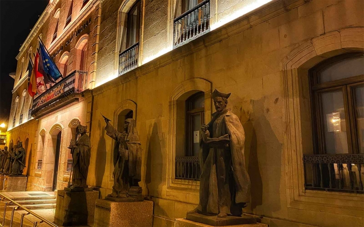 El Palacio Provincial se tiñe naranja por el Día Mundial de la Salud Mental 