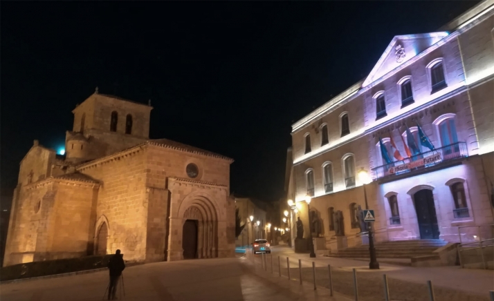 El Palacio Provincial se tiñe de rosa con motivo del Día Mundial contra el Cáncer de Mama