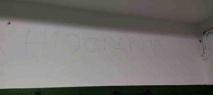 Aparecen pintadas desagradables y ofensivas en el vestuario visitante del San José