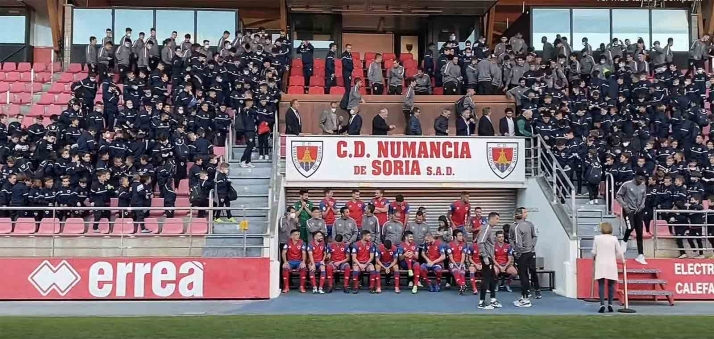 300 figurantes en la foto oficial del Numancia