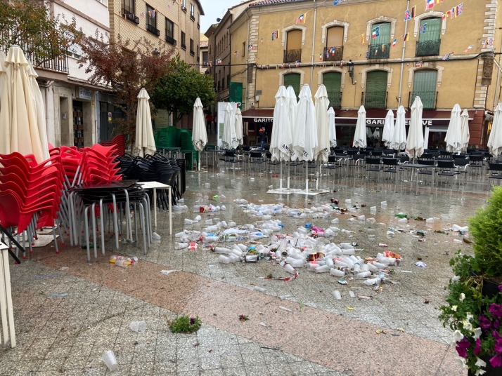 Calles sucias en Ágreda tras la fiesta