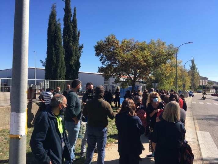 Concentraciones de los trabajadores de FICO antes de la celebración de asambleas.
