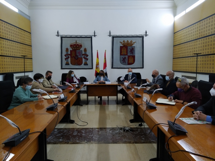 Educación de Castilla y León acuerda con la enseñanza concertada un complemento de carrera profesional para sus docentes