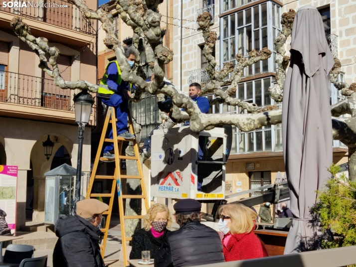 Soria comienza a instalar sus luces de Navidad ¿Volverá la bola?