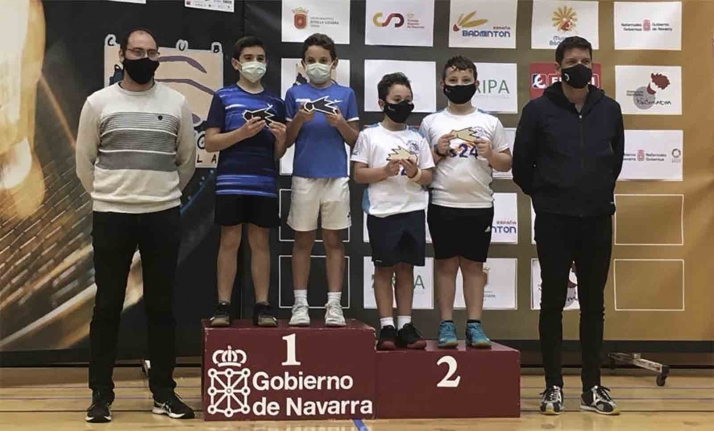 Aarón Barrera e Íker González, plata en el Máster de bádminton de Estella