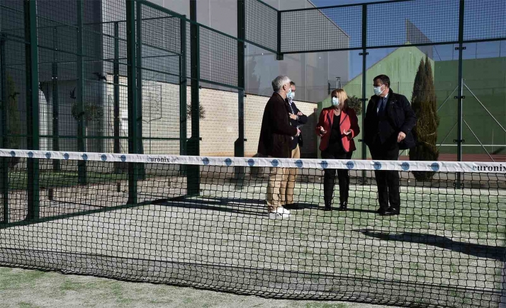 La Junta invierte 82.000 € en mejoras para el centrio San Agustín y la nueva pista de pádel en El Burgo 