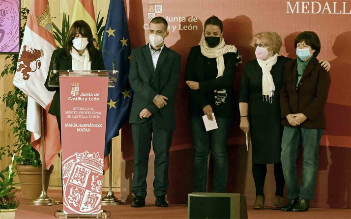 La Junta entrega la Medalla al Mérito Profesional a título póstumo a la cooperante María Hernández Matas