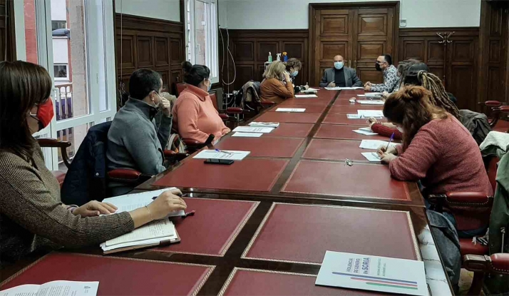 La Subdelegación coordina una mesa de trabajo contra las violencias machistas en la provincia