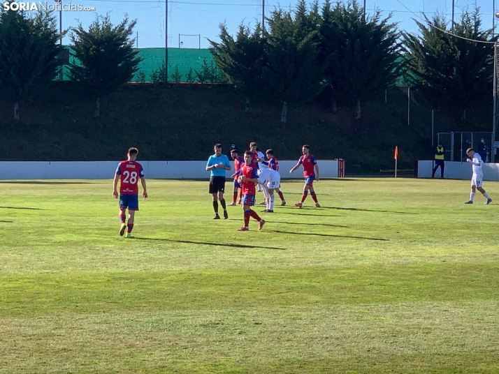 El Numancia cierra el 2021 con una goleada por 5-0 ante el Racing Rioja