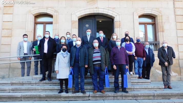 La Diputación homenajea a sus veteranos que se jubilan