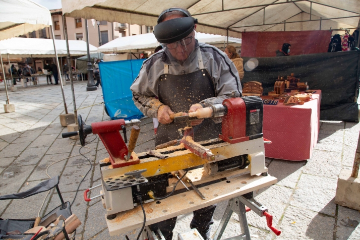 Galería: La feria de artesanía de Berlanga pone el broche de oro al puente de La Constitución