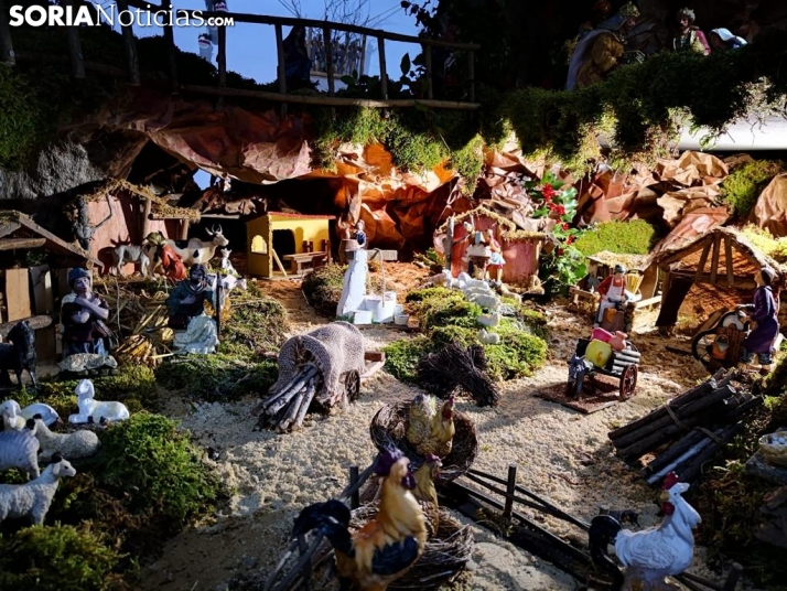 Almarza inaugura su belén parroquial