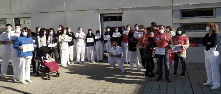 Técnicos de sanidad se concentran en el Santa Bárbara