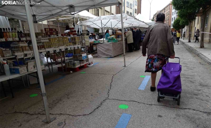 El mercadillo de los jueves recupera su ubicación original en Doctrina y Bernardo Robles pero manteniendo las distancias